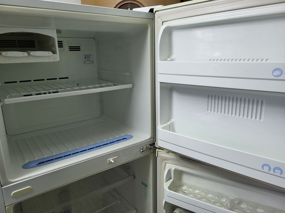 Продам холодильник б/у на запчасти