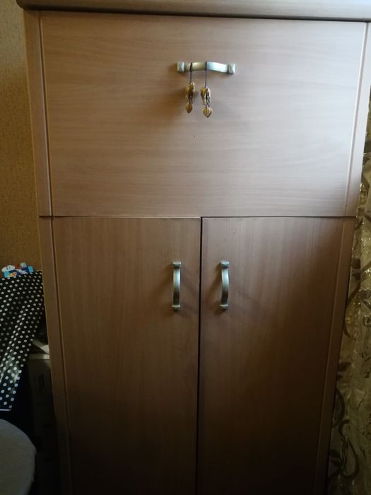 продам шкаф с тумбой