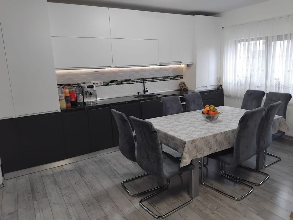 Vând duplex la cheie