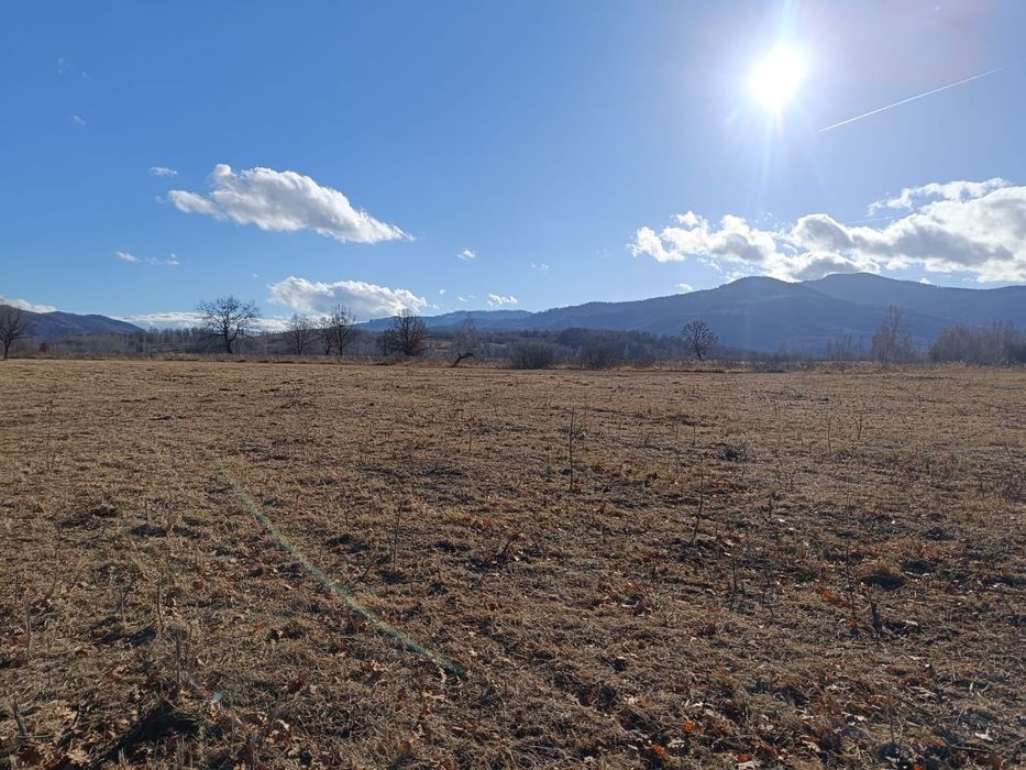 Teren de vânzare, Șinca Nouă jud Brașov,15000 mp. 2 euro,Teren situat la ieșire din Șinca Nouă,la 10 minute de manastire