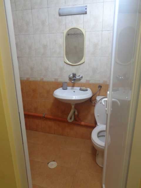 Дава се под наем Тристаен апартамент в Търговище, Център - 68 кв.м за 306 € - Снимка #10