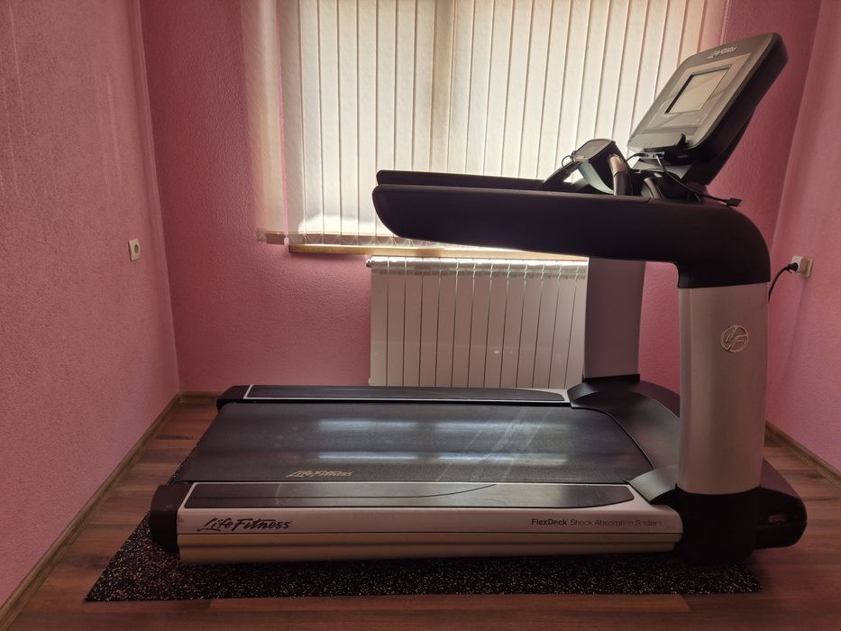 Професионална бягаща пътека Life Fitness 95T