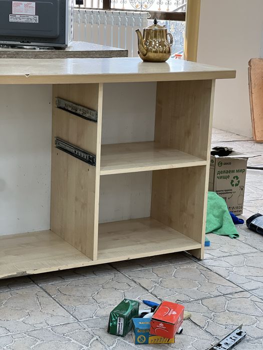 Стол-шкаф с тумбами
