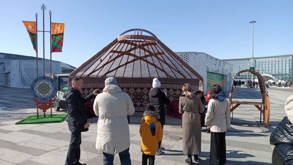 Юрта. Полу юрта. Алтыбакан. Арба.