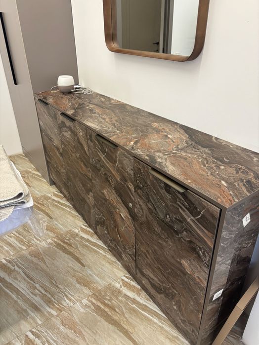 Шкаф деревянный для офиса