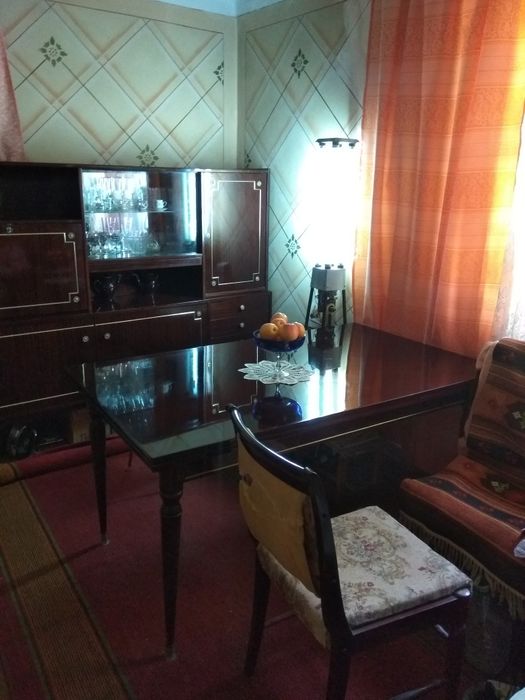 Продается Румынский полированный столи 4 стула