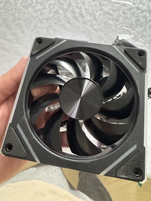 Продам 5 argb кулеров с пультом