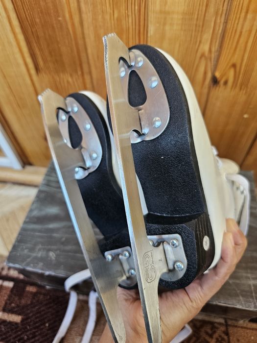 Продам коньки детские