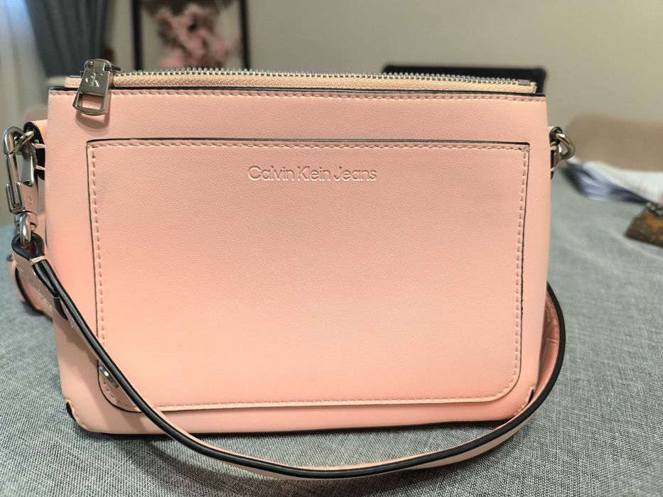 Розова чанта Calvin Klein