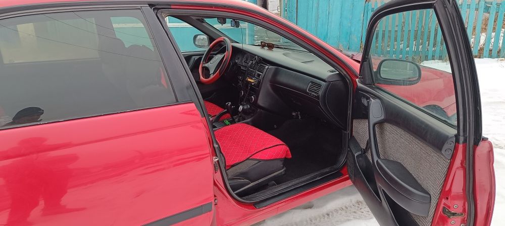 Тойота Карина Е седан