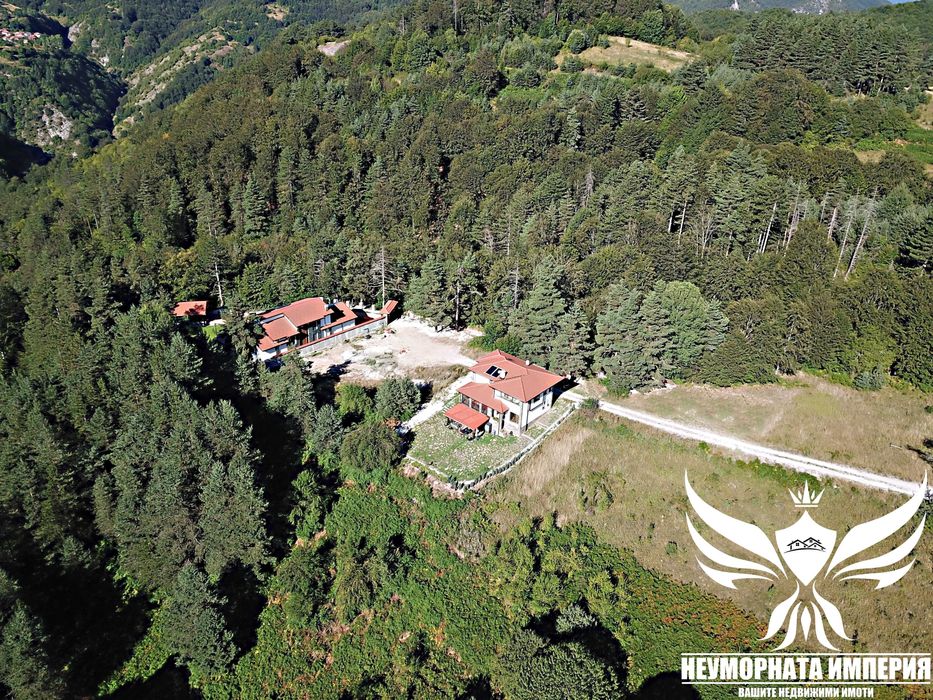 Под наем двуетажна къща за гости в село Мостово обл.Пловдив