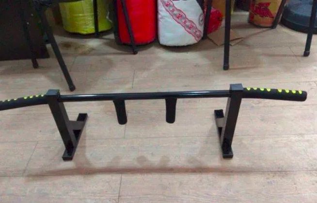 Турник настенный