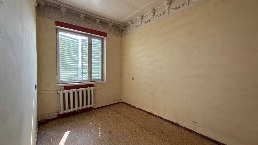 Калениский Фаровон клиникаси 4қаватда 3хонали квартира сотиладиID:1882