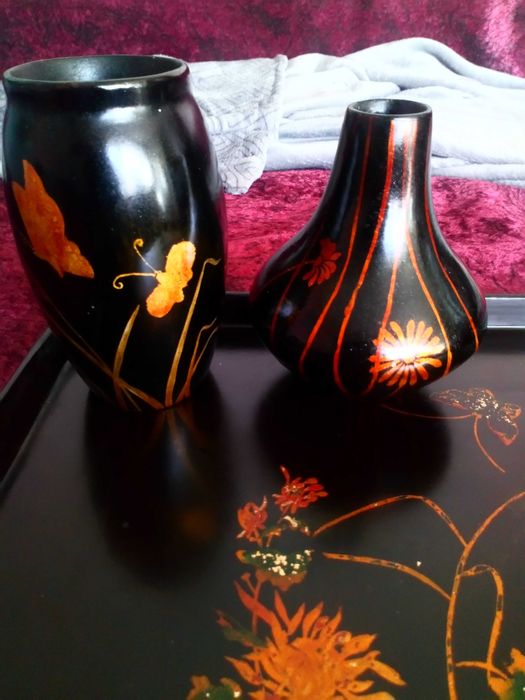 Две вази  и табла  от лак Цена за бр.