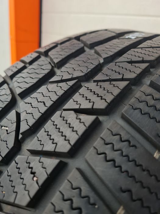 Зимни гуми 2 броя CONTINENTAL WinterContact TS830P 235 45 R19 дот 0415