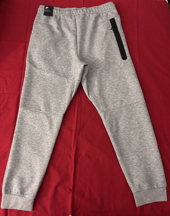 Nike Tech Gri marime L , nou