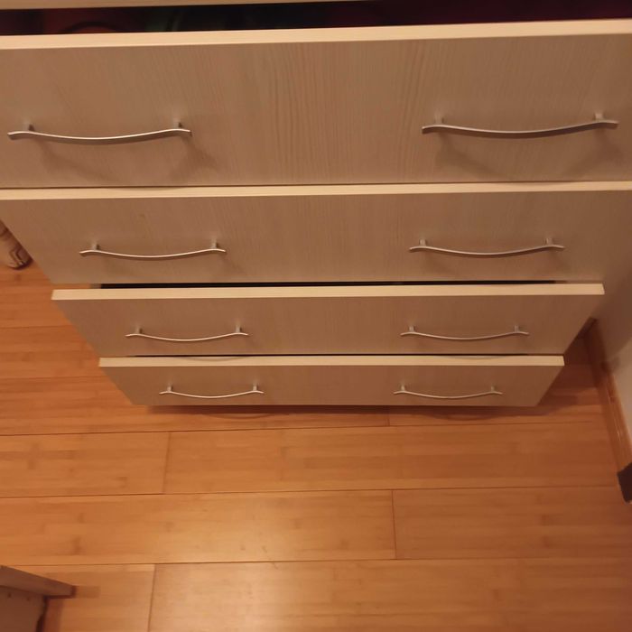 vand dormitor pat comoda noptiera