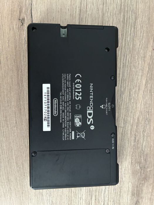 Nintendo dsi (modat) cu 2 jocuri si o carcasa