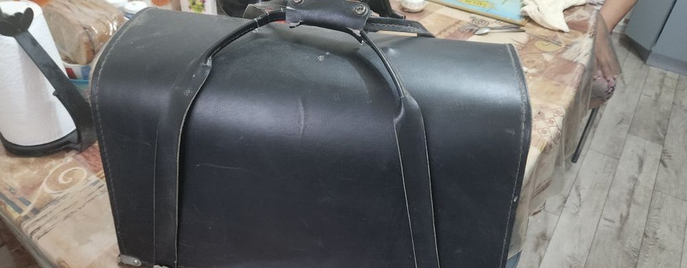 Продам швейную машинку