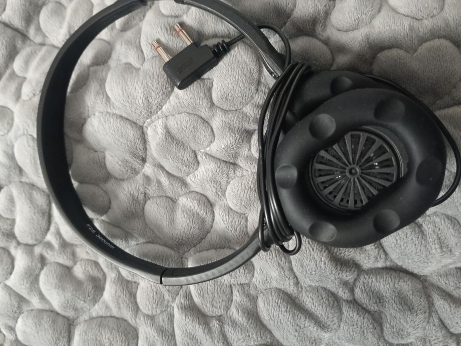 Продам наушники ободочные проводные