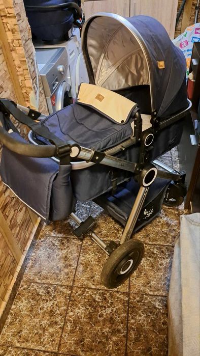 Бебешка количка.