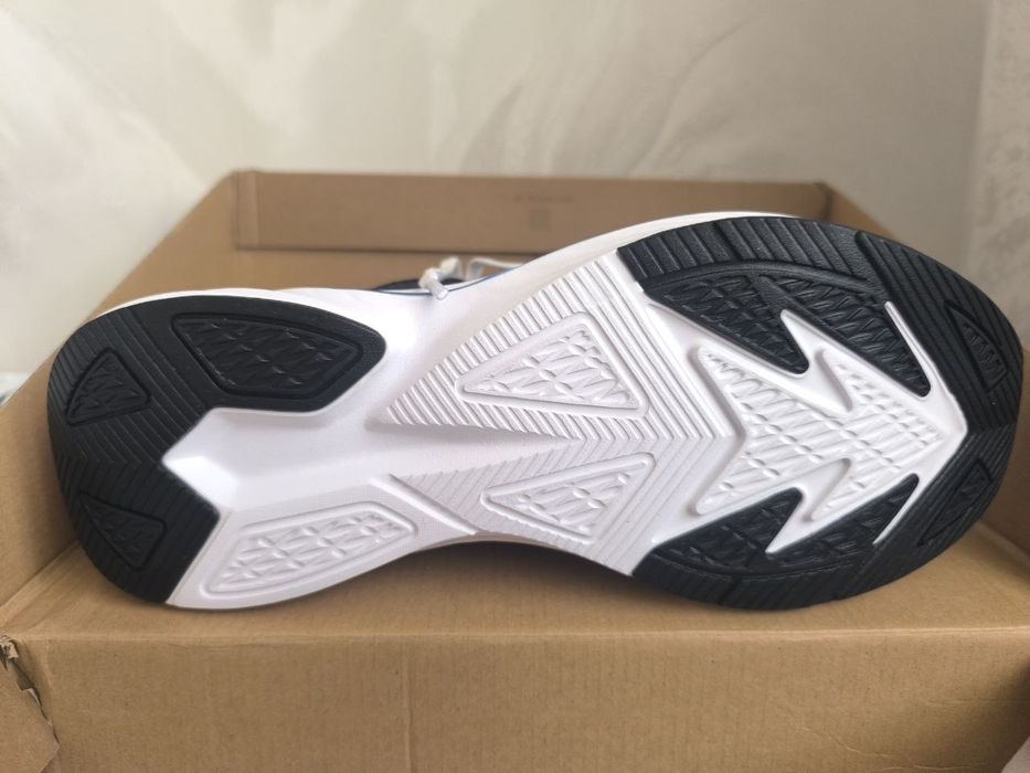 Продам кроссовки