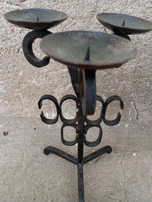 Свещник от ковано желязо за три свещи