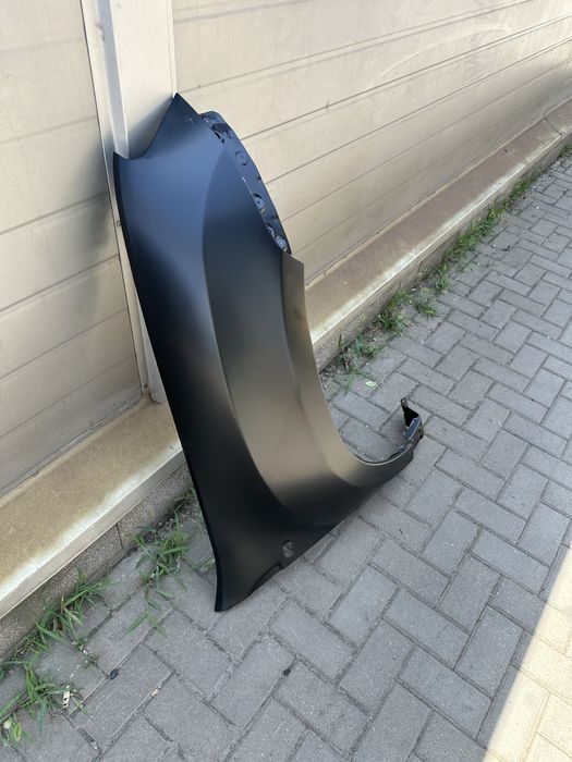 Крыло перденее правое левое Renault Duster