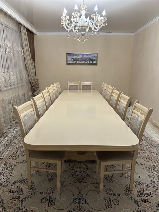 Стол со стульями