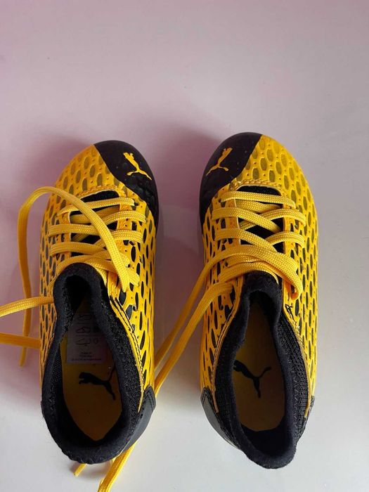 Детски футболни обувки