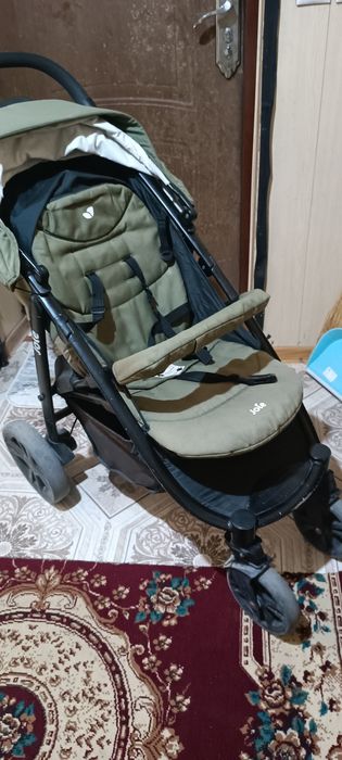Детская прогулочная коляска