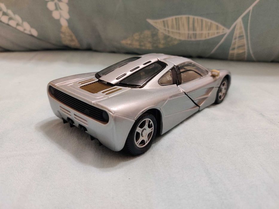 Метална количка Mclaren F1 Maisto Supercar collection 1/24
