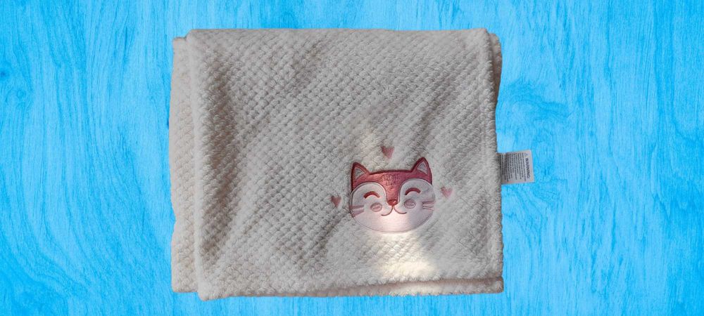 Patura pentru bebelusi cu pisica roz brodata 100x75