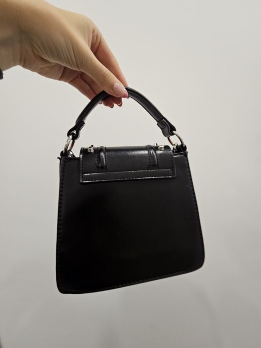 Малка черна чанта Zara