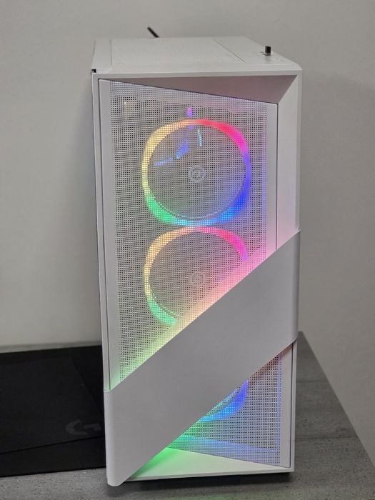 Pc Gaming Ryzen 7 9800X3D ,RTX 5070TI , 32GB DDR5 , 2TB