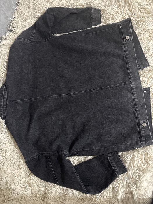 Джинсовая куртка серо-черного цвета