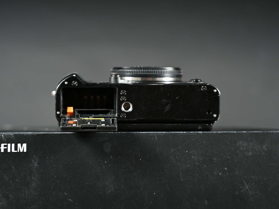 Fujifilm X-T20 с обектив Fujinon XC 16-50mm f/ 3.5-5.6 и поляризиращ филтър