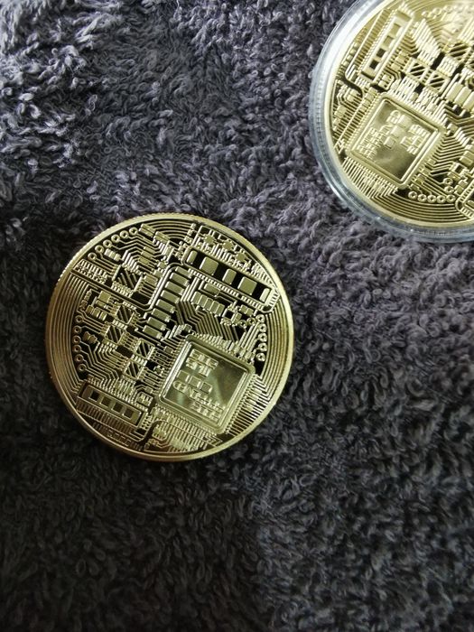 Bitcoin criptomoneda decorativa. BTC metal + protectie