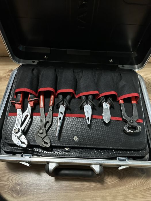 Куфар с инструменти