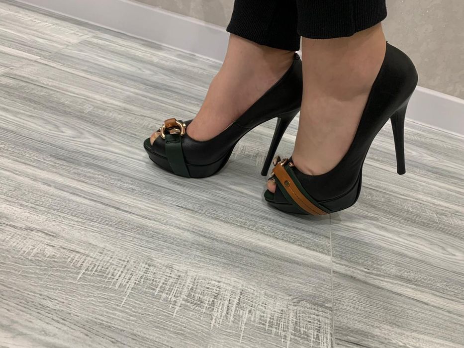 Кросовки новые 37 р за 5500