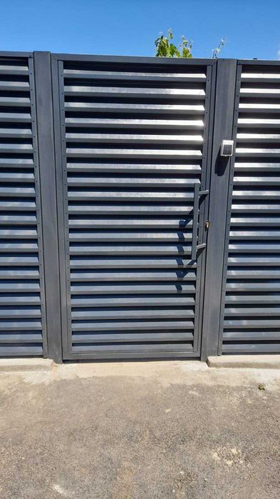 Garduri si porti din panou stil jaluzele si alte modele disponibile