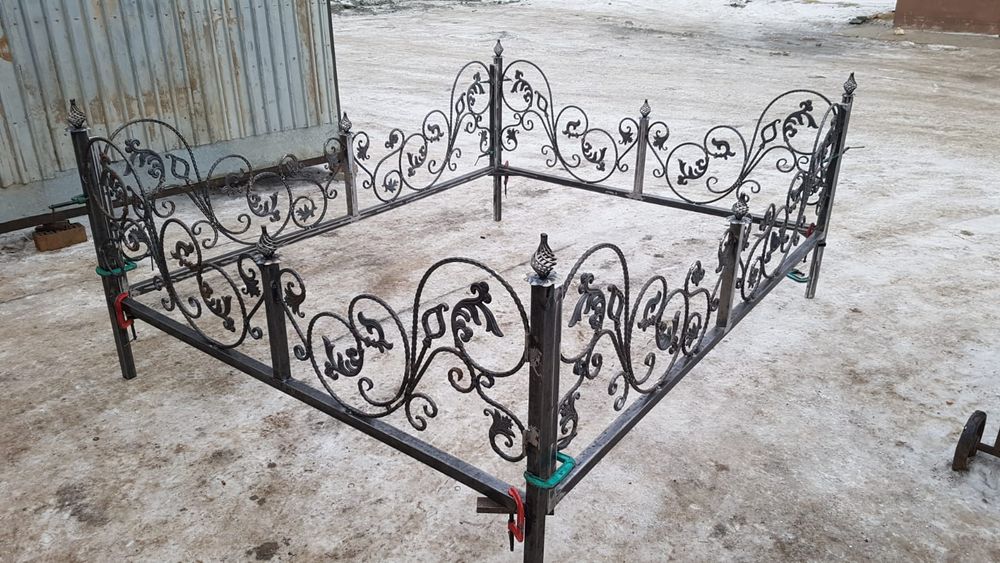 Оградки .узоры кованые.кресты.