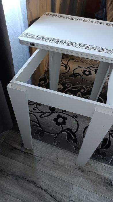 Стол со стульями