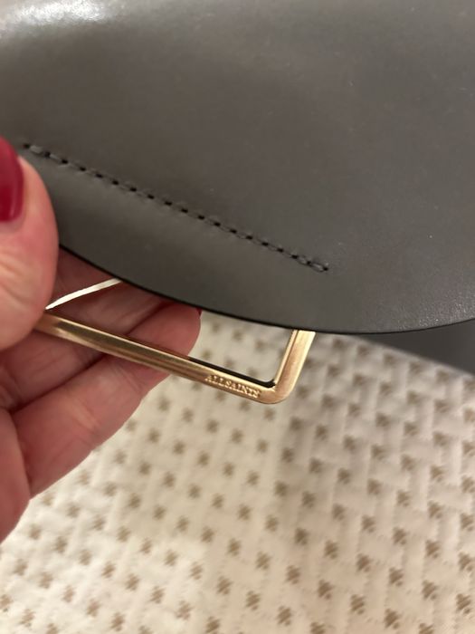 Сива кожена чанта All Saints с регулируема дръжка