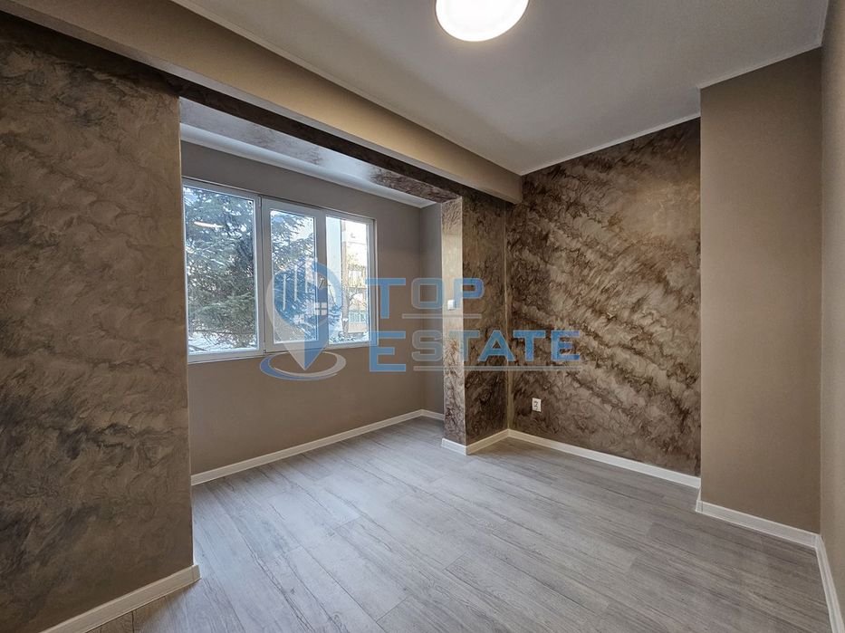 Тристаен ремонтиран апартамент с две спални в квартал Пролет, Горна О