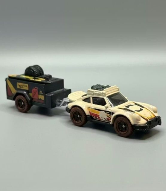 Macheta masinuta Porsche 911 Off Roader cu remorca rulota travel Hotwheels-jucarii, colectie