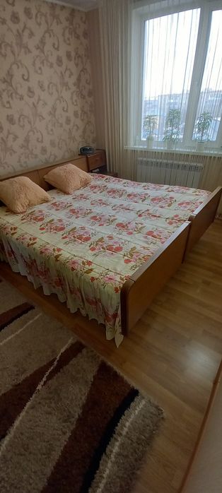 Кровать двуспальная с матрасами