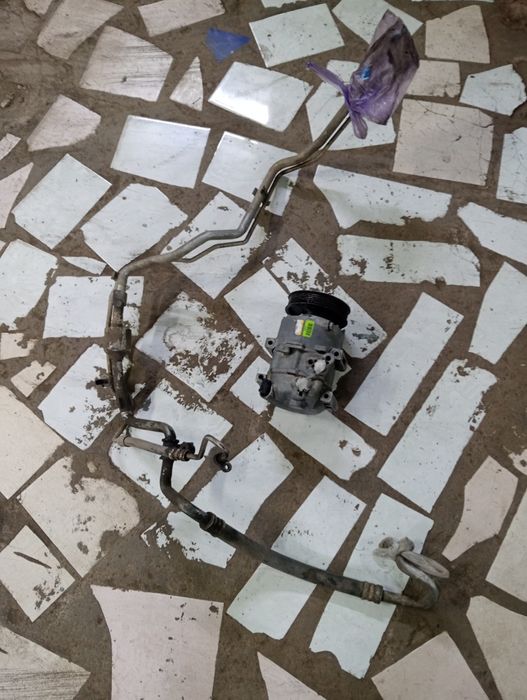 Продам компрессор кондиционера с трубками