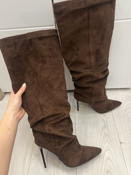 Велурени ботуши на ток