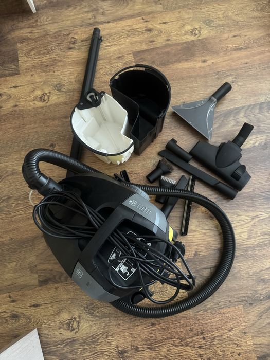 Перяща прахусмокачка Karcher se 6.100